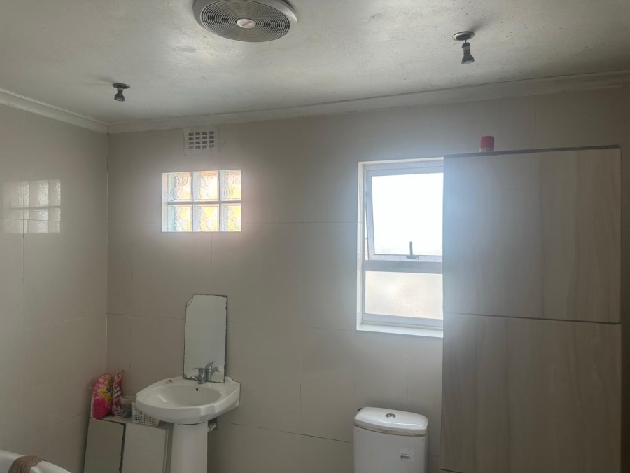 4 Bedroom Property for Sale in Electric City Western Cape